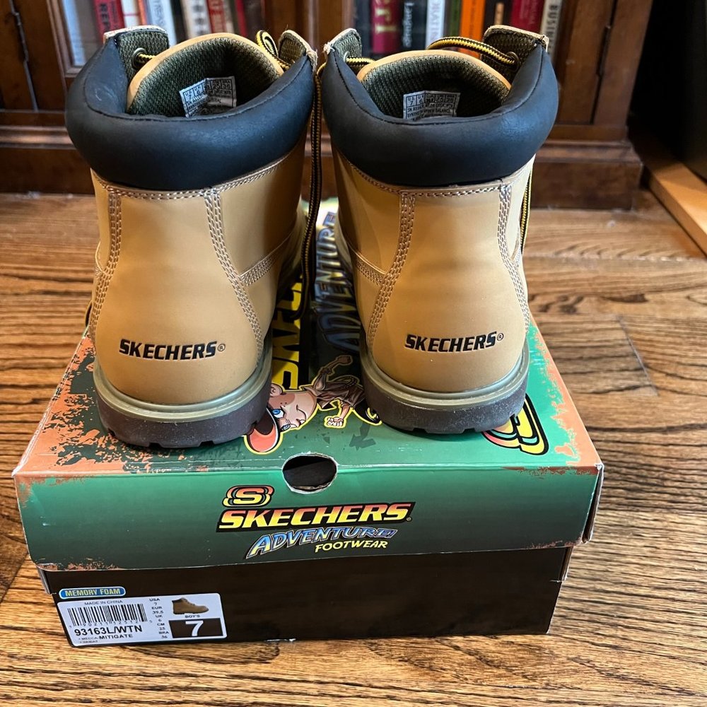 NWOT - Skechers Mecca Mitigate Boy's boots - size Boys 7